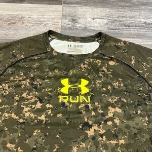 Under Armour Run Camo Mens 2XL Loose Heat Gear Camouflage Training Running Tee